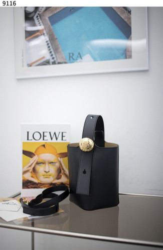 #로웨 [LOEWE] 미니 페블 버킷 신상입고💢 #가방 #9116