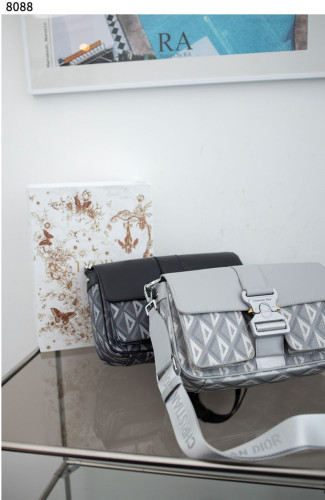 #디올 [Christian Dior] Dior Hit The Road 미니 백 신상입고💢 #가방 #8088