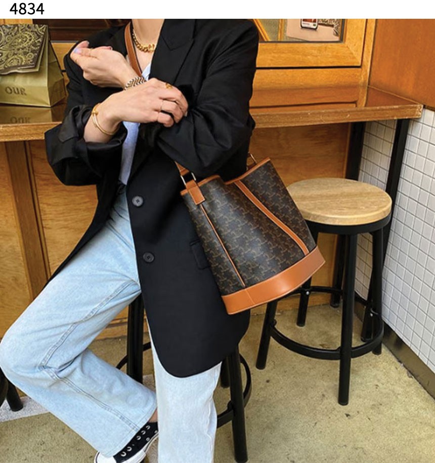 #셀린느 [CELINE] 수입프리미엄급 셀린느 트리옹프 미디엄 버킷 신상 입고💢 #태그 #가방 #4834