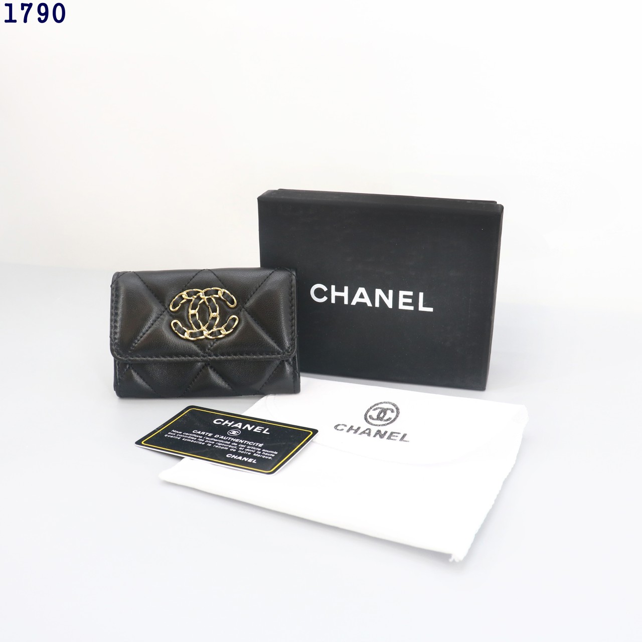 👹샤넬 19 똑딱이 카드 지갑 블랙👹