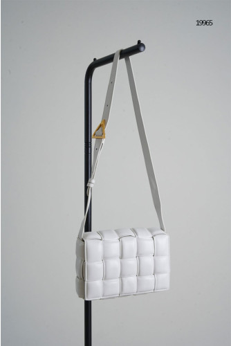 🔆 [Bottega Veneta] 보테가베네타 패디드 카세트백  🔆