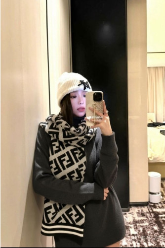 💕 펜* FF 시그니처 울 비스코스 머플러➡️수입최고급