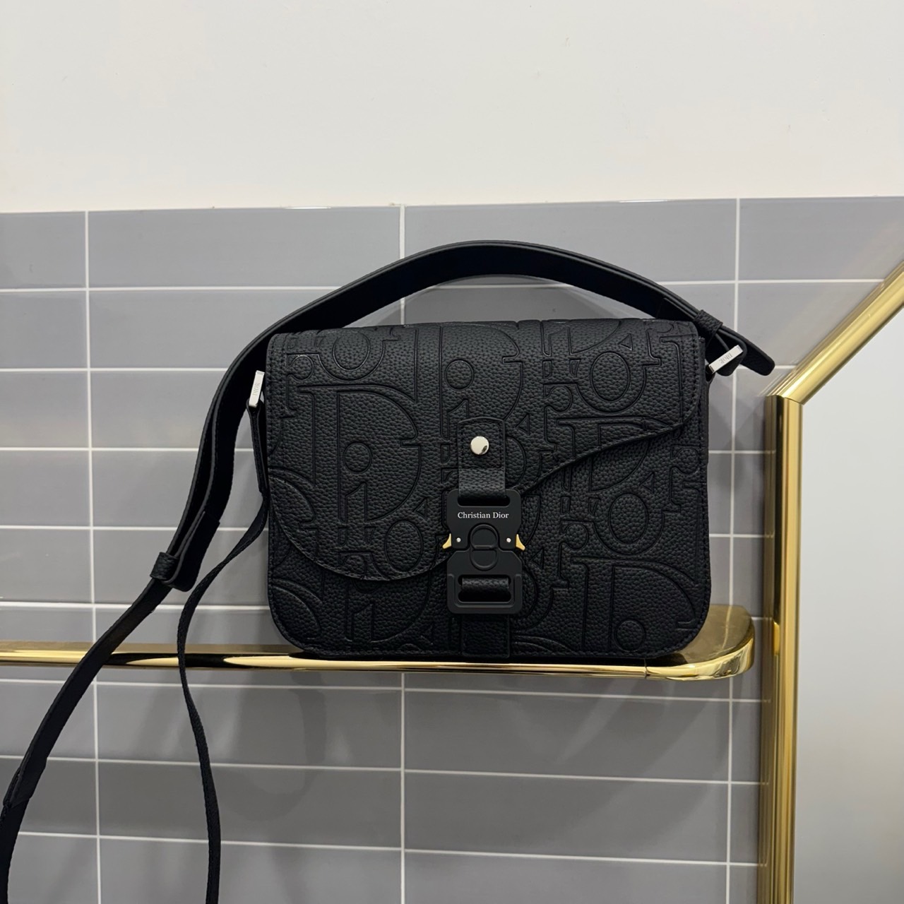 🤴🏻  #디올 (D*or) 새들 플랩 스트랩백🤴🏻