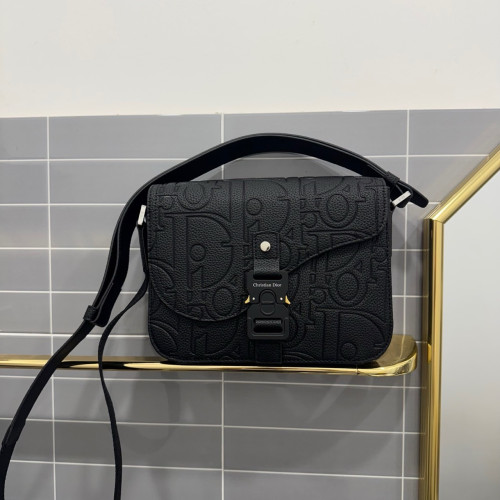 🤴🏻  #디올 (D*or) 새들 플랩 스트랩백🤴🏻