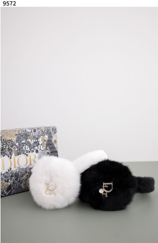 #디올 [Christian Dior] 수입고급 디올 금장 로고 퍼 귀마개 신상입고💢 #귀마개 #9572
