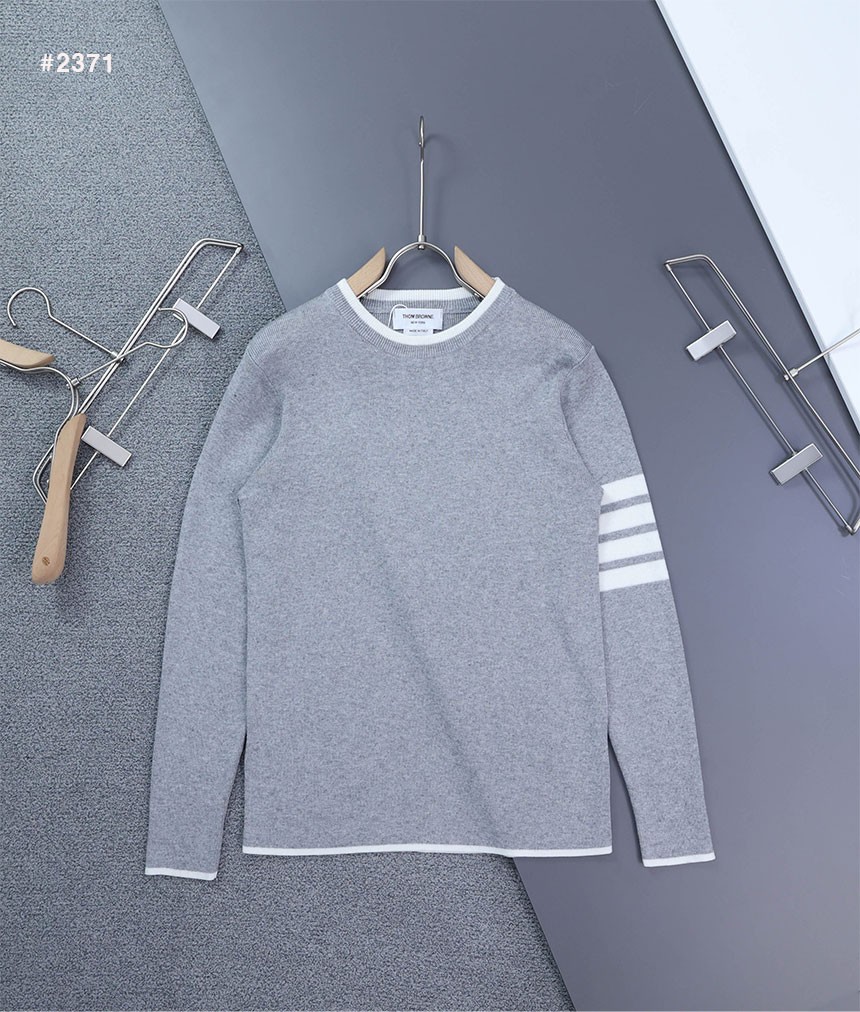 🍀 [THOM BROWNE] 톰브라운 밀라노 사선완장 라운드 니트 🍀