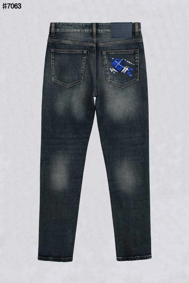 🍀 [BURBERRY] 버버리 EKD 부클레 포켓 로고 슬림핏 데님 팬츠 🍀