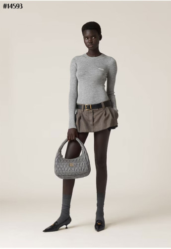 🍀 [MIUMIU] 미우미우 골지 립 니트 슬리브리스 🍀