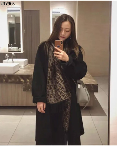 🍀 [FENDI] 팬디 남여공용 스몰 FF 자카드 태슬 머플러 🍀