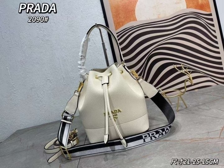 💕 프** 다이노 레더 금장장식 버킷백