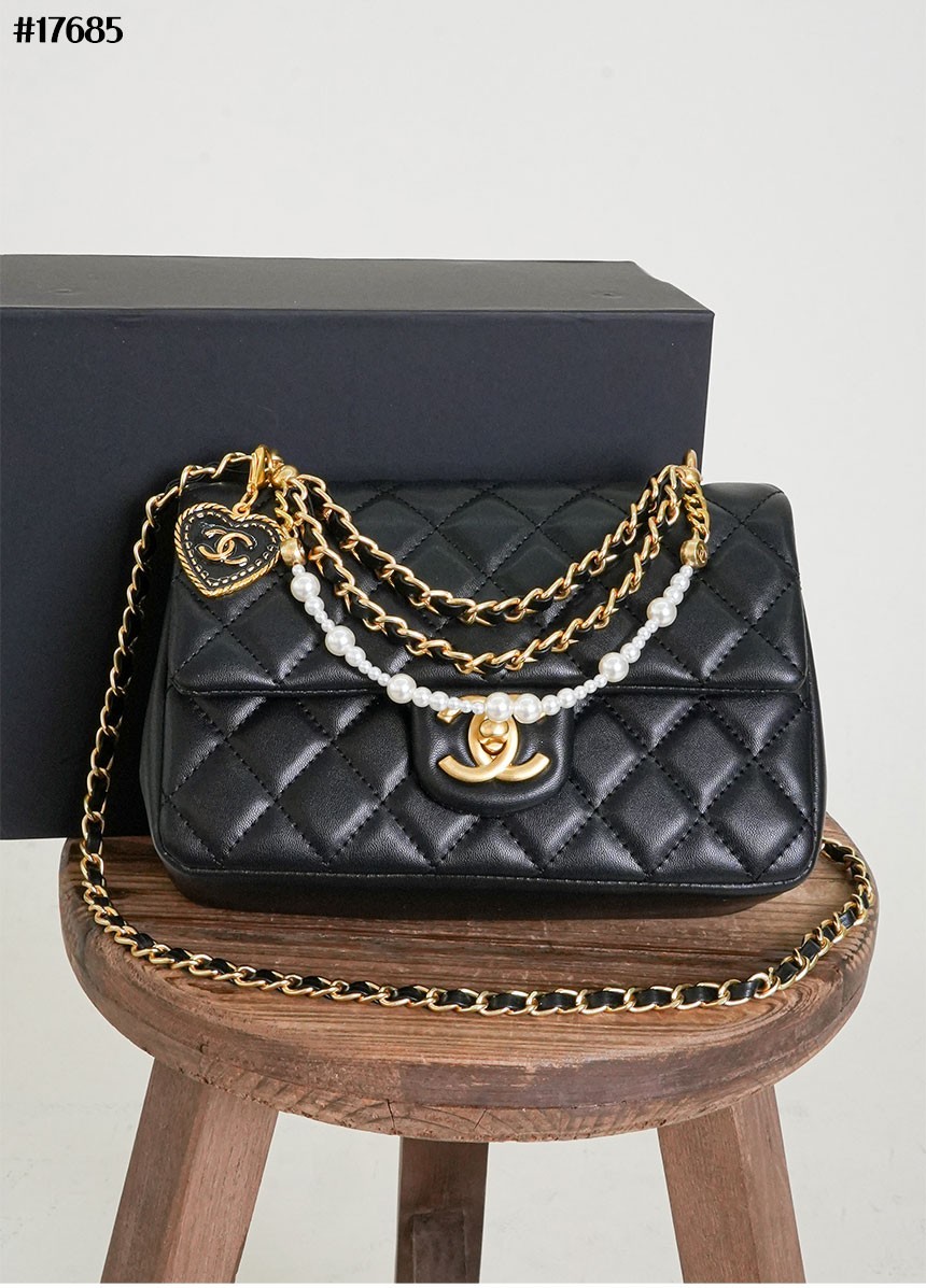 🔆 [CHANEL] 샤넬 미니 플랩백 샤이니 램스킨 이미테이션 펄 & 골드메탈 블랙 🔆