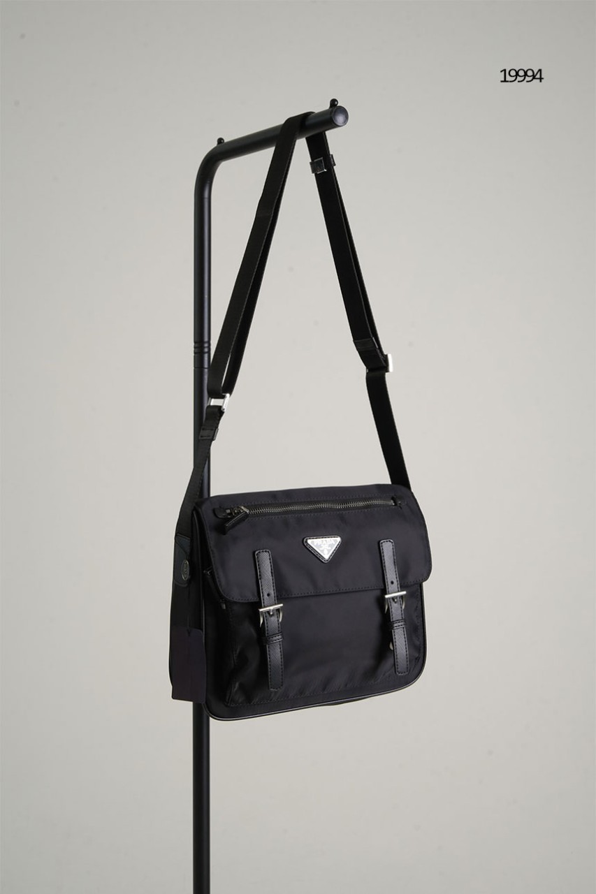 🔆 [PRADA] 프라다 삼각 로고 메신저 크로스백 🔆