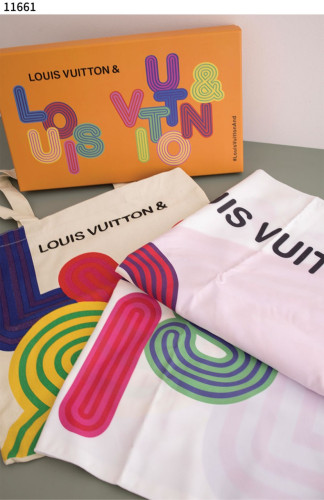 #루이비통 [Louis Vuitton] 뮤지엄 캔버스백 & 비치타올 세트 신상입고💢 #비치타올 #가방 #11661