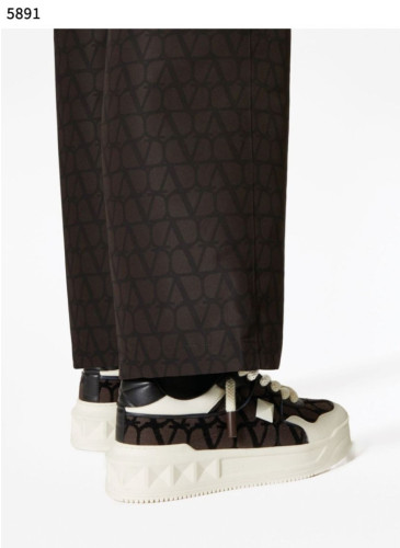 #발렌티노 [VALENTINO] 수입프리미엄급 원 스터드 XL 스니커즈  신상 입고💢 #태그 #신발 #5891