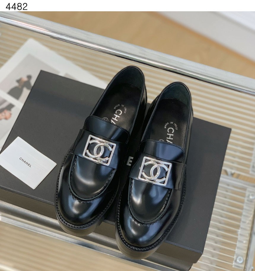 #샤넬 [Chanel] 수입프리미엄급 샤넬 로퍼 카프스킨, 메탈 블랙 G45156 정품급 신상 입고💢 #태그 #신발 #4482