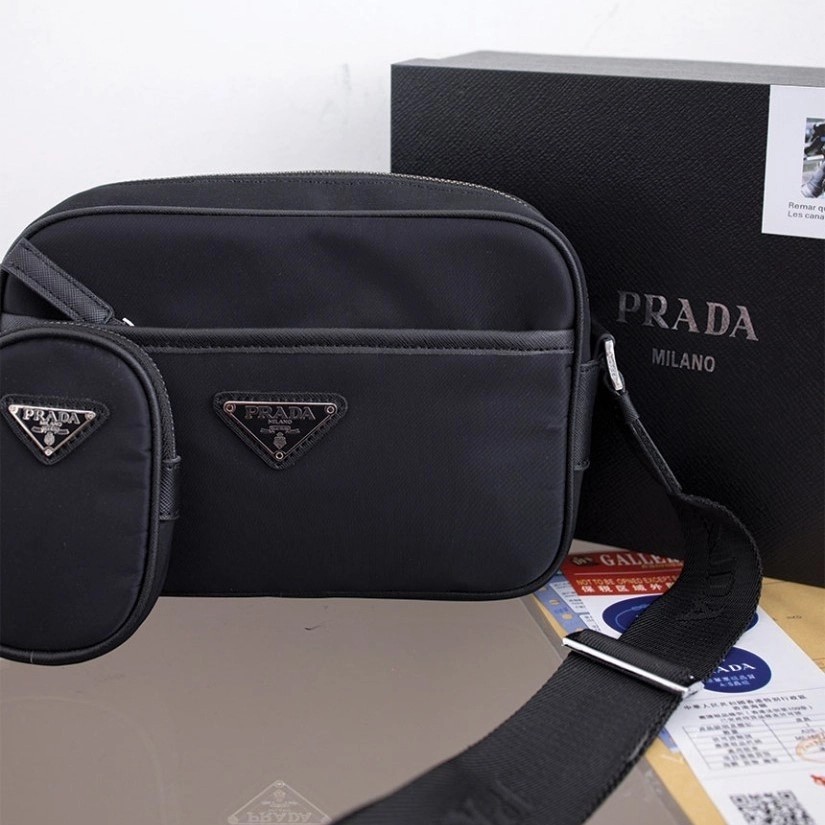 #프라다 [ P*ADA ] 수입 남성 크로스백 입고💢 #가방