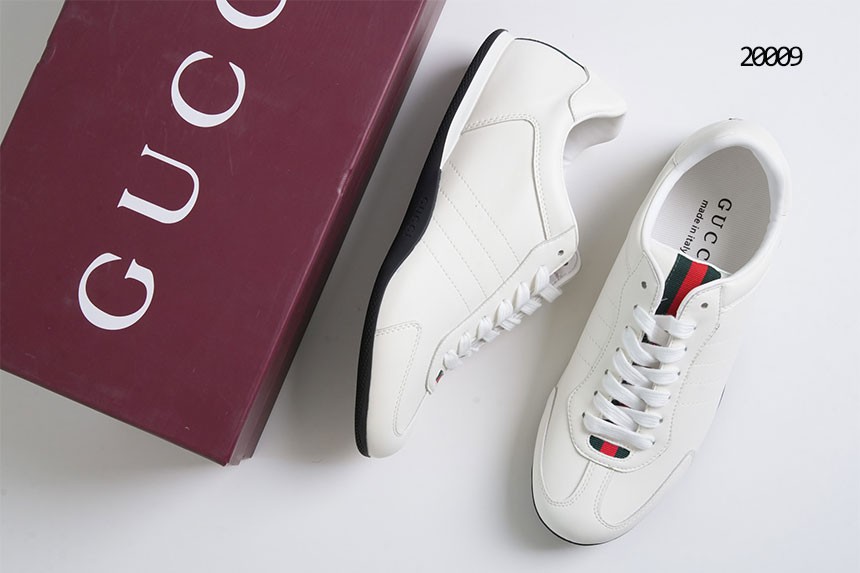 GUCCI 구찌 남성 시프트 레더 스니커즈 화이트