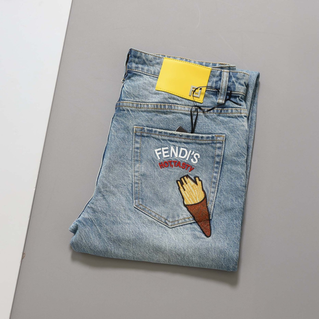 #펜디 [ F.D ] 수입 포테이토 포인트 데님 팬츠 입고💢 #남성하의 #청바지