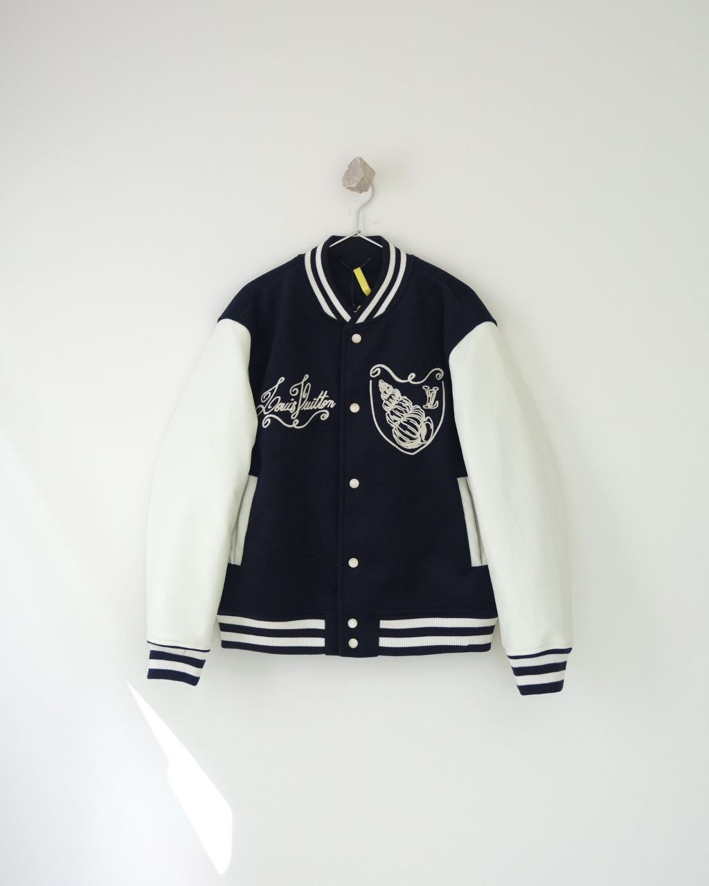 •루이비* 시쉘 자수 바시티 자켓 - 수입