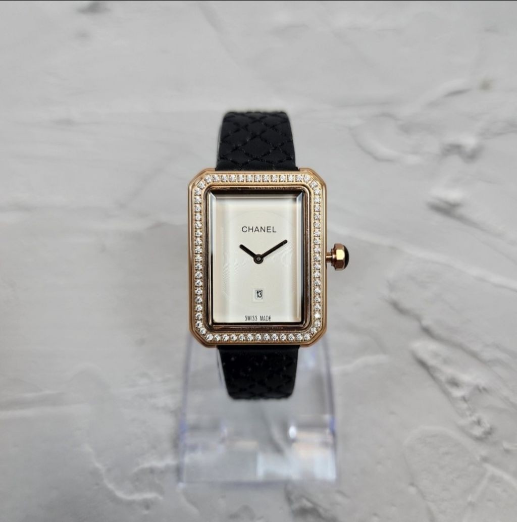 샤넬 보이프렌드 화이트 다이얼 골드 다이아 시계