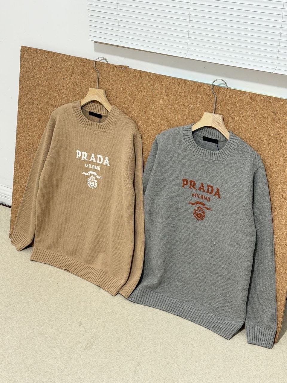 💕 프** 인따르시아 로고 크루넥 스웨터 - 수입