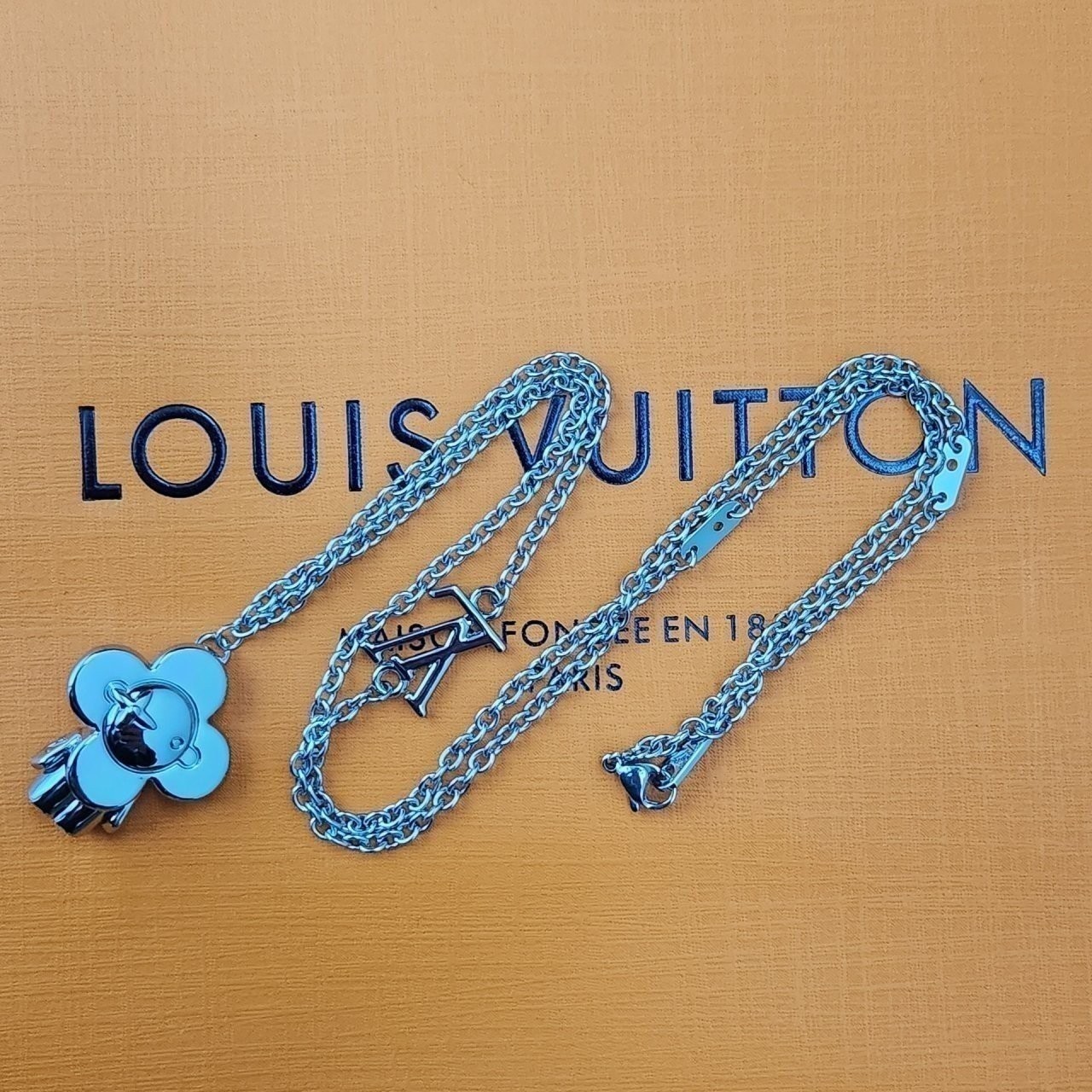 [459번] #루이비통  비비엔 펜던트 목걸이