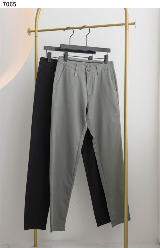 #루이비통 [Louis Vuitton] 루이비통 LV 그린패치 일자 코튼 팬츠 신상입고💢 #하의 #팬츠 #7065