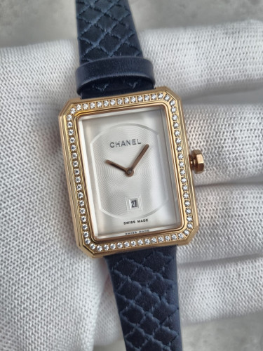 샤넬 보이프렌드 화이트 다이얼 골드 다이아 시계