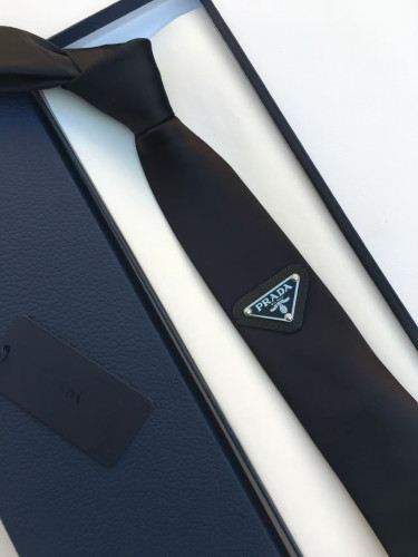 프*다 삼각로고 실크 넥타이