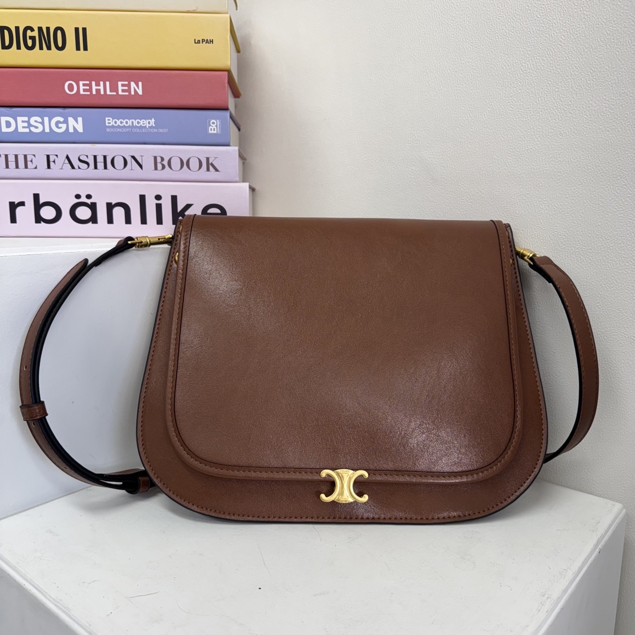 🤴🏻 #셀린느  소프트 트리옹프 베사체🤴🏻신상 입고🤴🏻