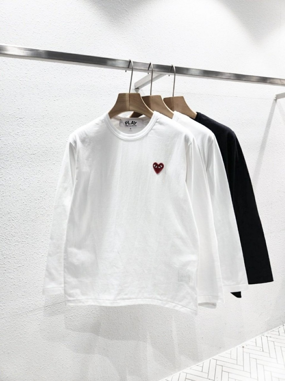 꼼데가르송 원포인트 패치 긴팔티