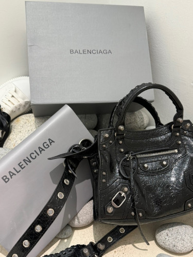 #N #발렌시아가 르시티백