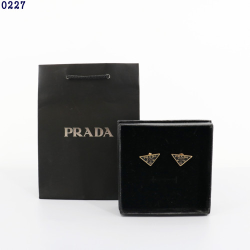 👹프라다 삼각로고 메탈 스터드 귀걸이👹