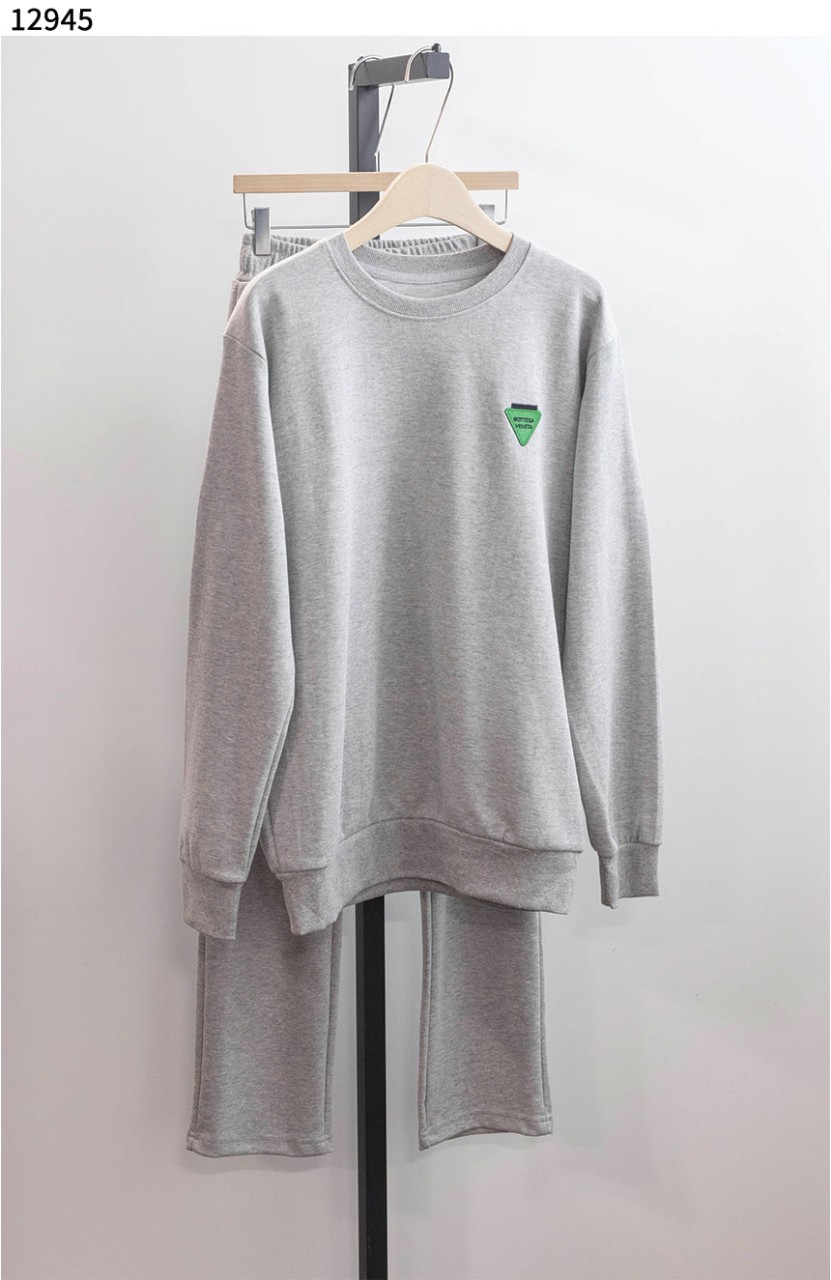 #보테가베네타 [BOTTEGA VENETA] 남여공용 그린패치 로고 트레이닝 셋 신상입고💢 #세트 #12945