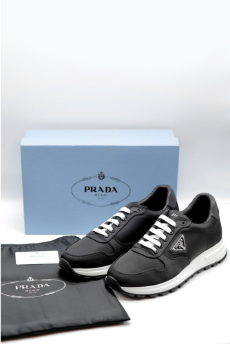 #프라다 25SS  프랙스 2.0 리나일론  블랙 화이트 스니커즈