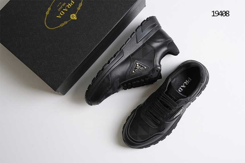 🔆 [PRADA] 프라다 삼각로고 블랙 로우탑 스니커즈 🔆