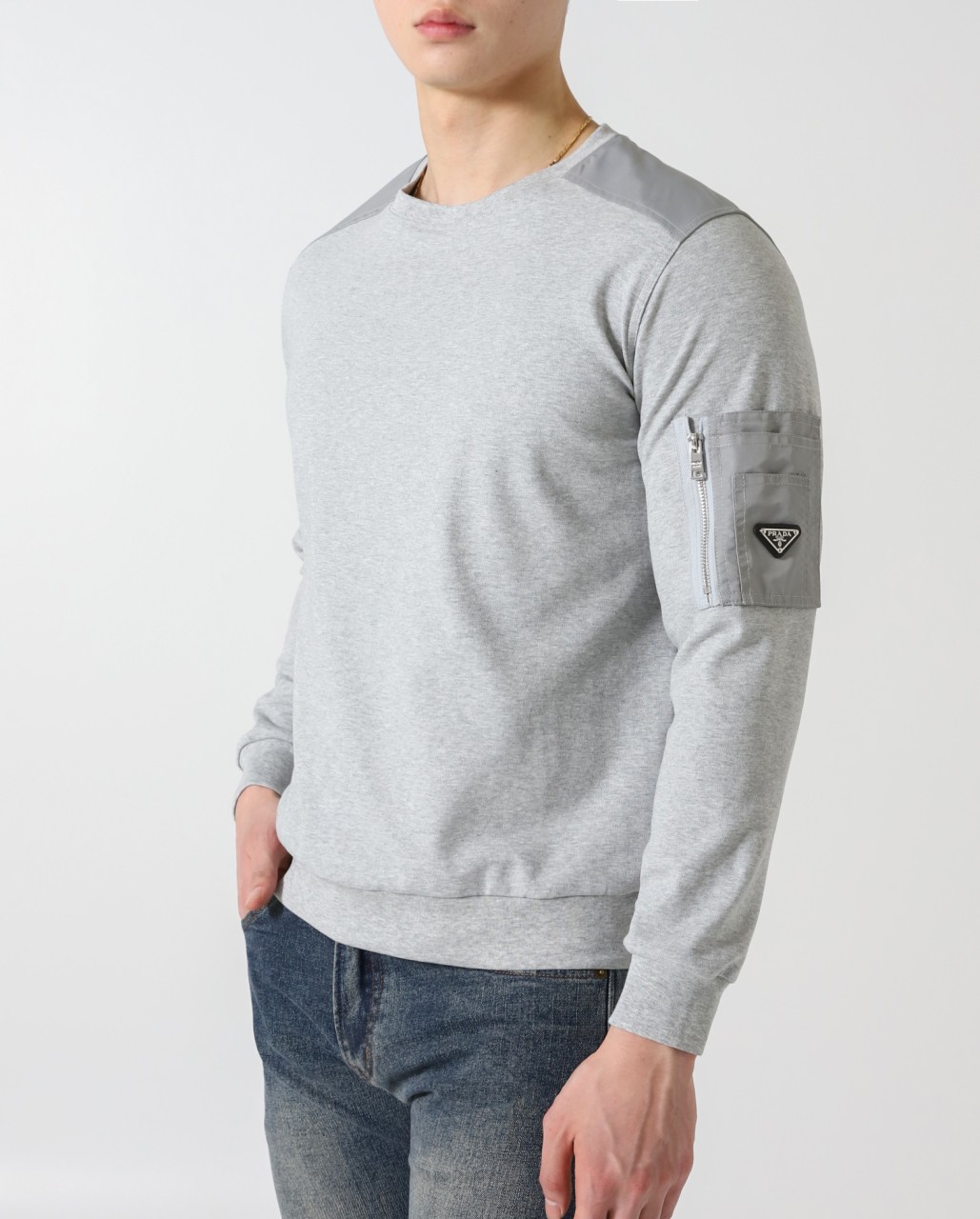 #프라다 [ P*ADA ] 수입 리나일론 개버딘 라이트 플리스 맨투맨 입고💢 #남성상의 #티셔츠