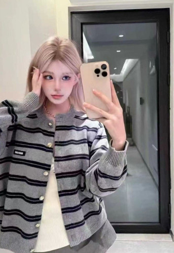 💕 미*** 로고 패치 체크 라운드 가디건 ➡️수입풀