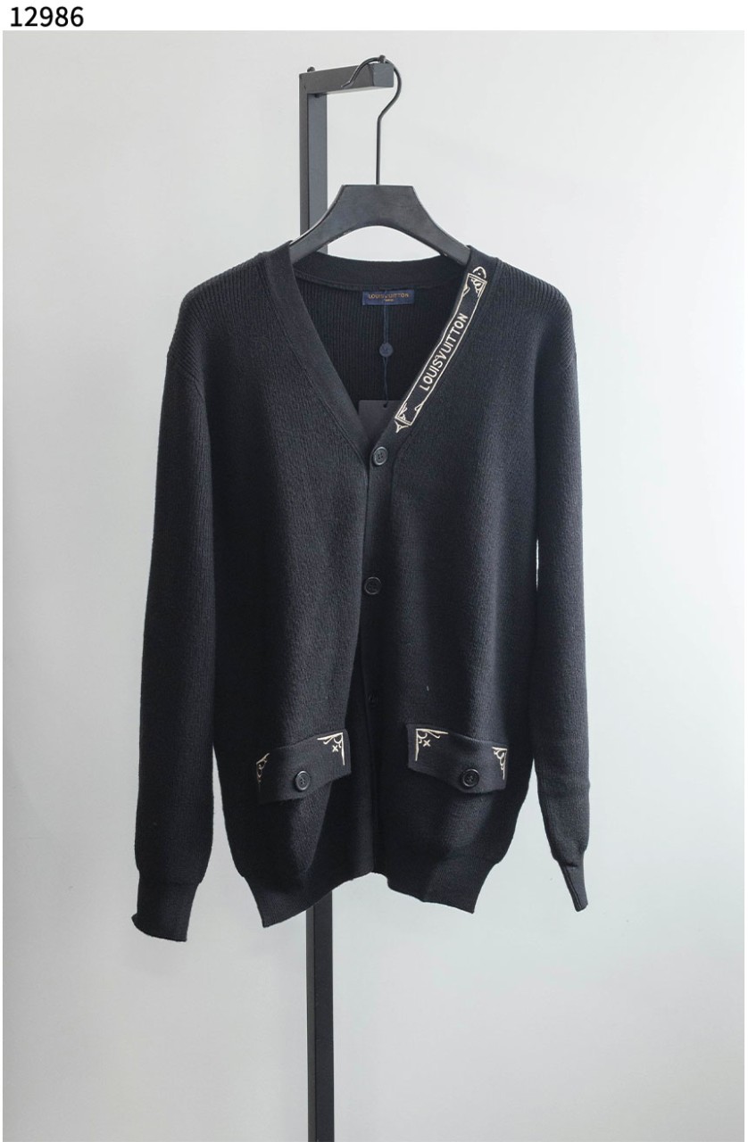 #루이비통 [Louis Vuitton] 엠브로이더드 시그니처 가디건 신상입고💢 #상의 #니트 #12986