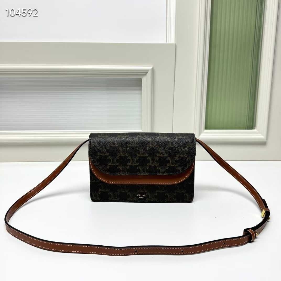 셀린 트리오페 월렛 스트랩백