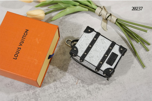 🔆 [Louis Vuitton] 루이비통 트렁크 파우치 백 참 & 키 홀더  🔆