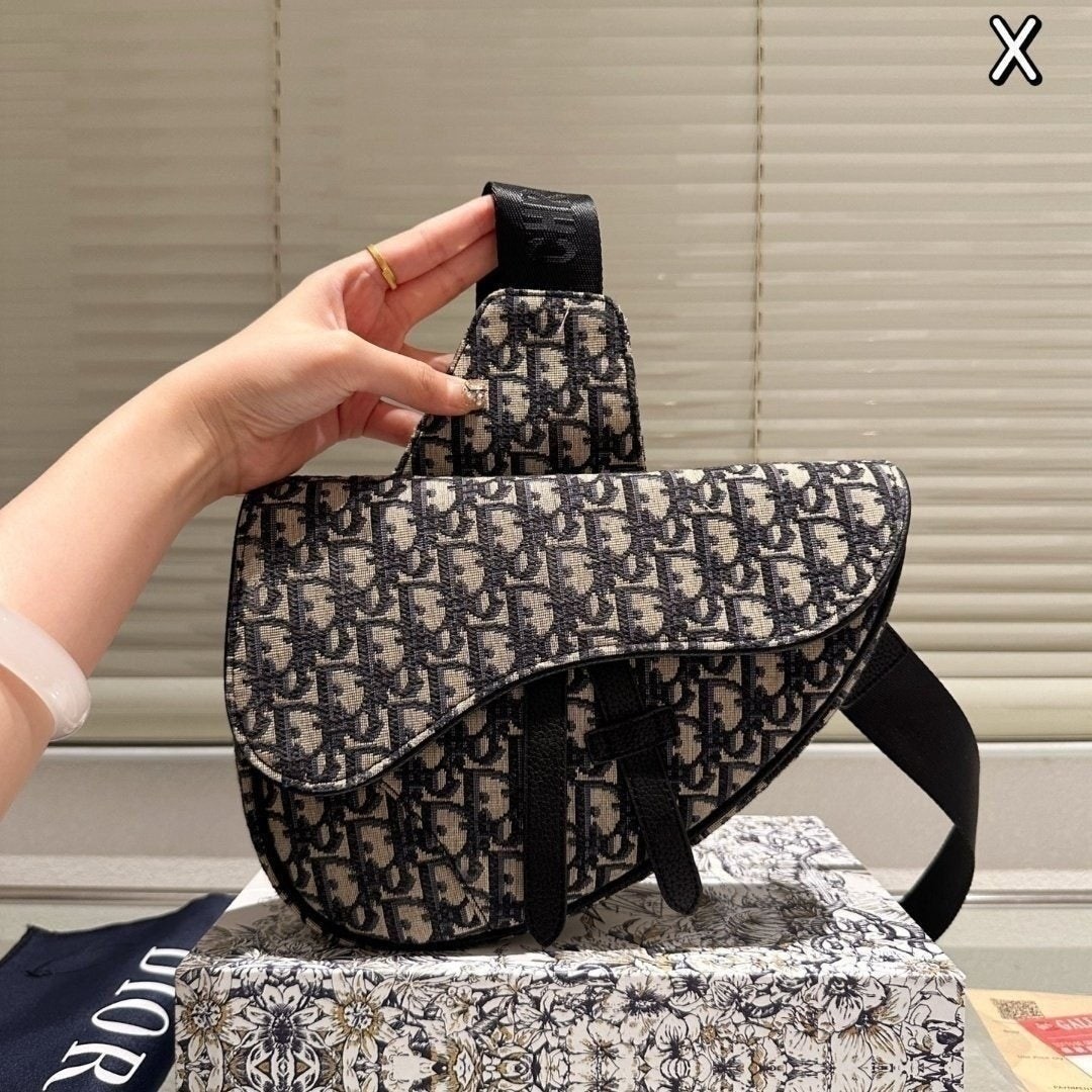 💕 디* 오블리크 새들 벨트백