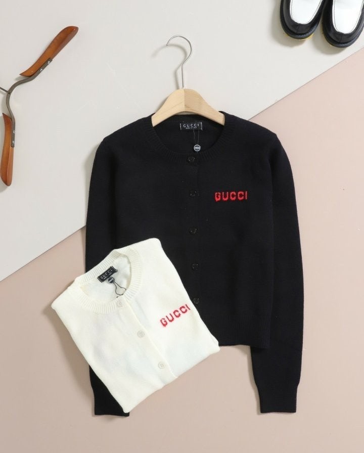 여성 빽 홀스 자수 니트 가디건 GU-3269