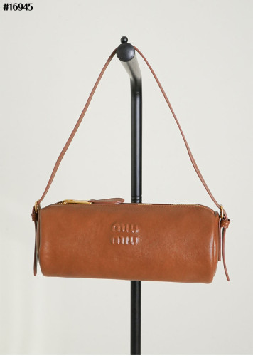 🔆 [MIUMIU] 미우미우 나파 레더 원형 파우치 🔆