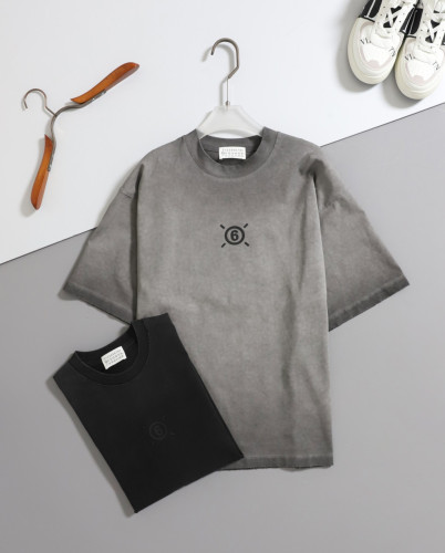 #메종마르지엘라 [ M*isonmargiela ] 수입 넘버 로고 포인트 워싱 라운드 반팔 티셔츠 입고💢 #남성상의 #반팔티셔츠