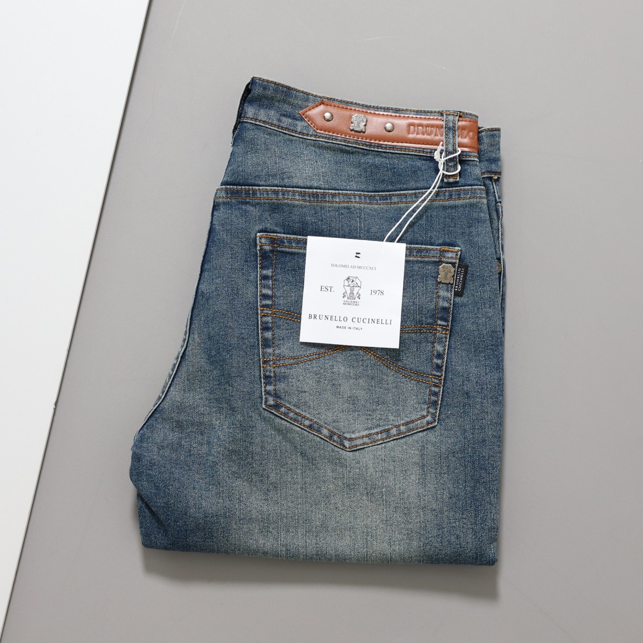 #브루넬로쿠치넬리 [ B*unello Cucinell ] 수입 브라운 레더탭 데님 팬츠 입고💢 #남성하의 #청바지