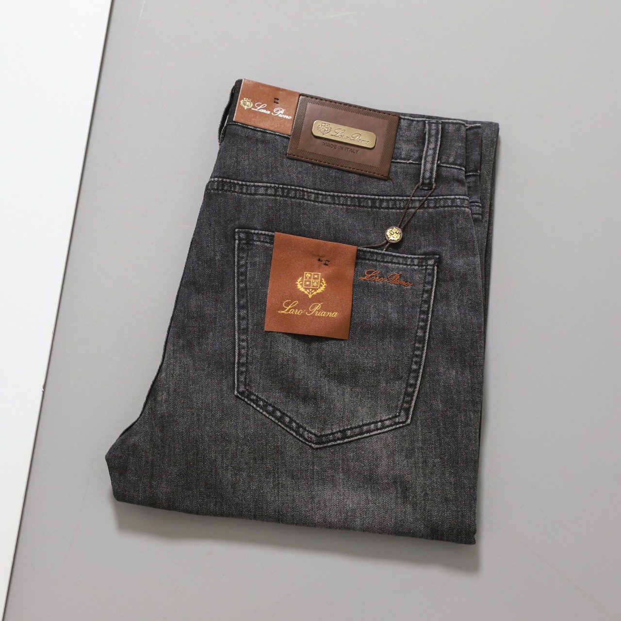 #로로피아나 [ LORO ] 수입 브라운 레더탭 데님 팬츠 입고💢 #남성하의 #청바지