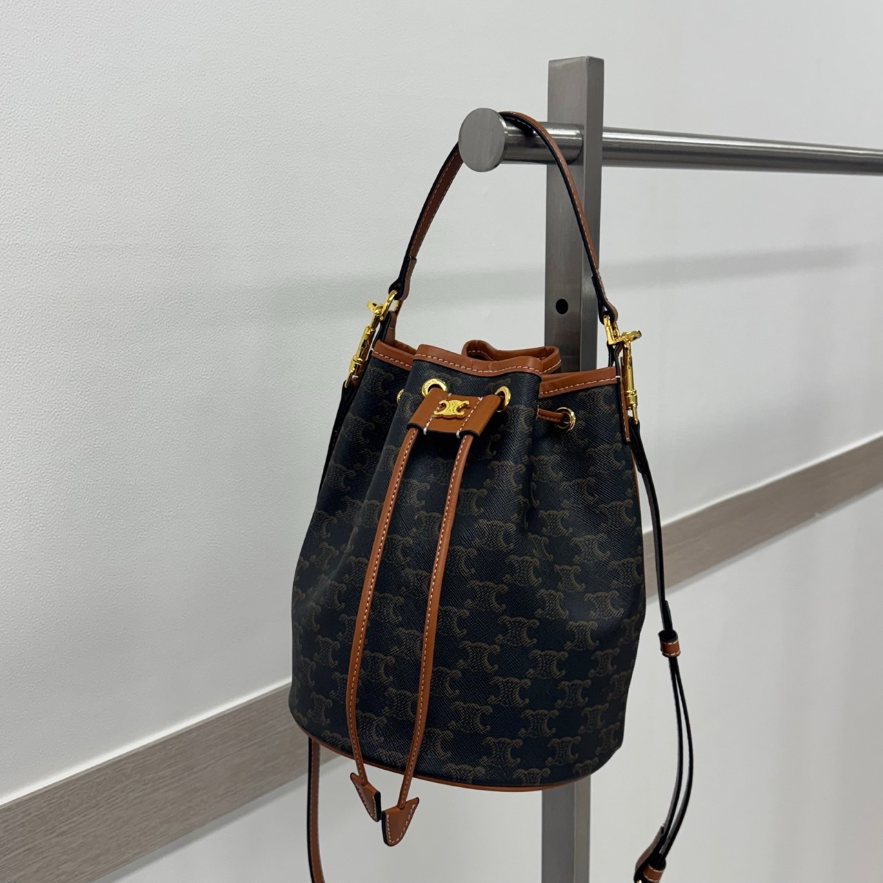 🤴🏻  #셀린느  클라라 버킷백🤴🏻