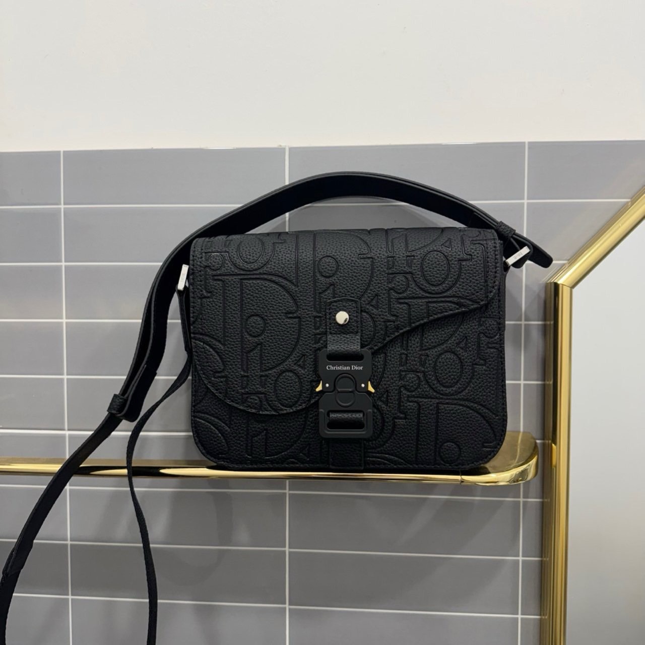 🤴🏻  #디올 (D*or) 새들 플랩 스트랩백🤴🏻