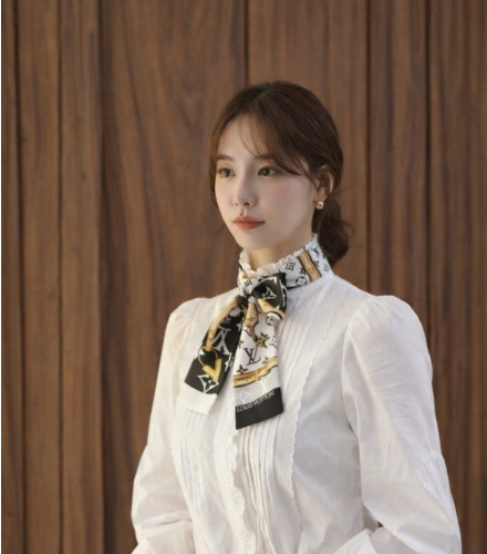 루VVV 실크 모노그램 컨피덴셜 방도